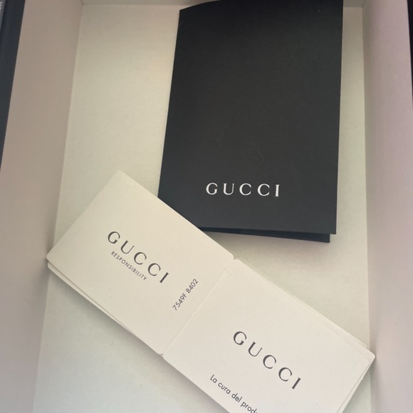 *SOLD* Gucci Wallet on Chain - Picture 5 of 8